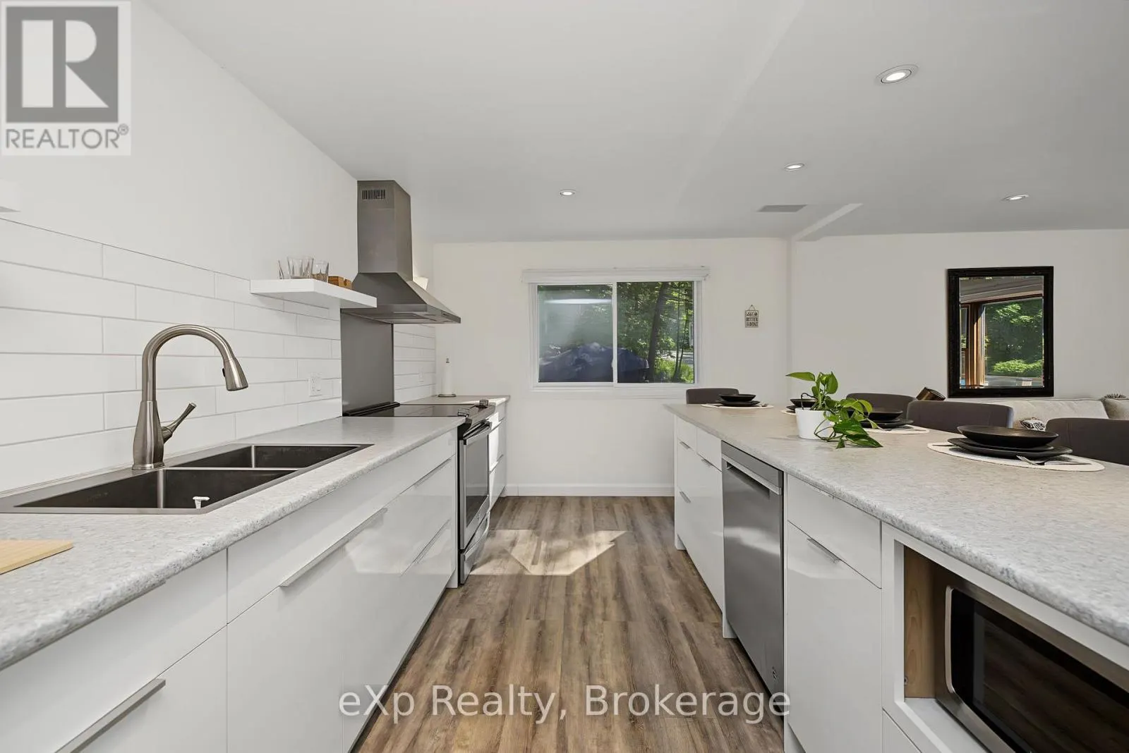 3 BAYVIEW DRIVE