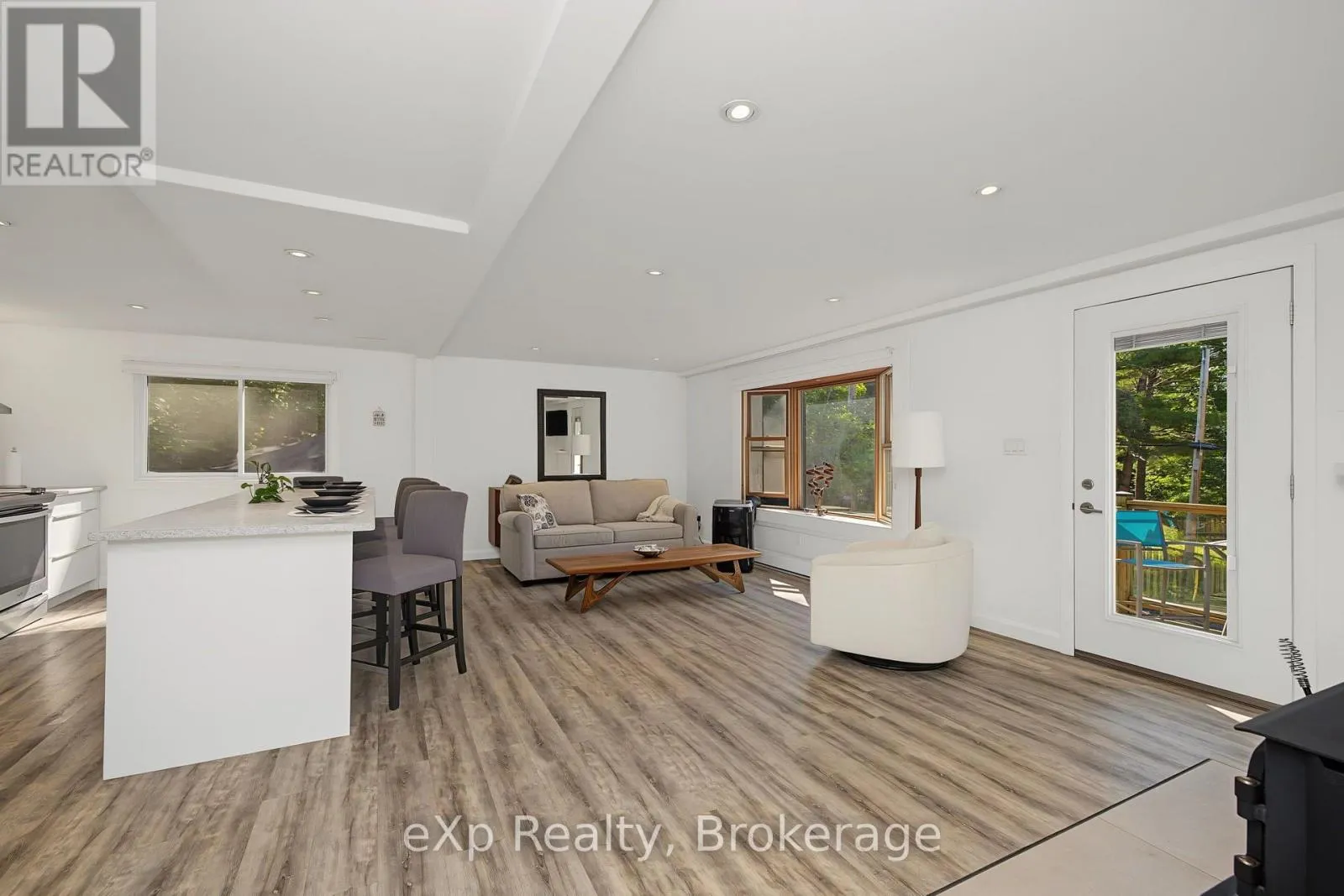 3 BAYVIEW DRIVE