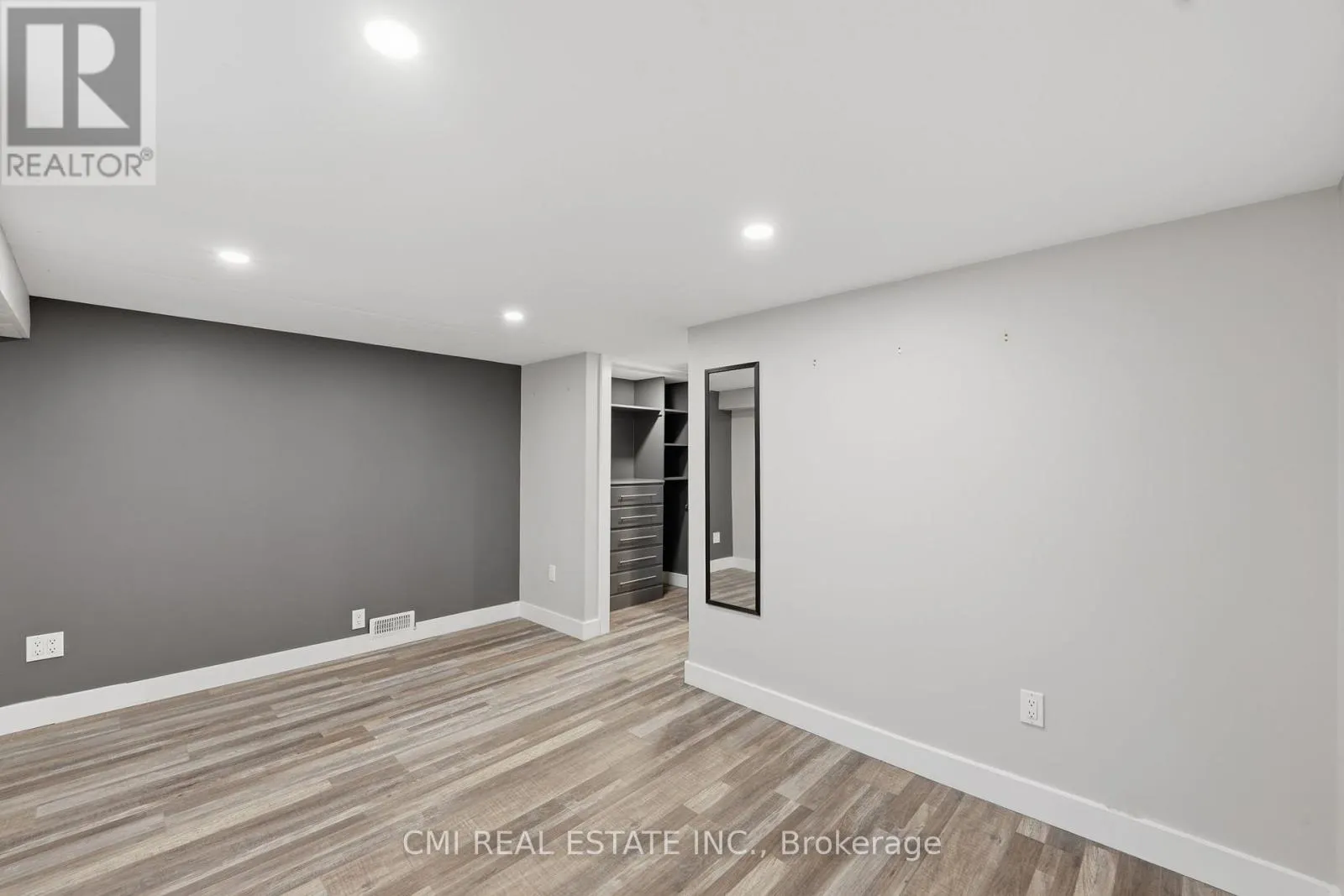 28 RIVER DRIVE
