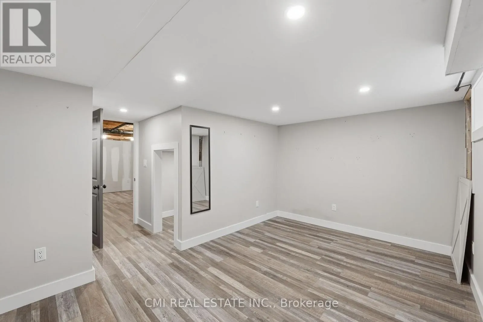 28 RIVER DRIVE