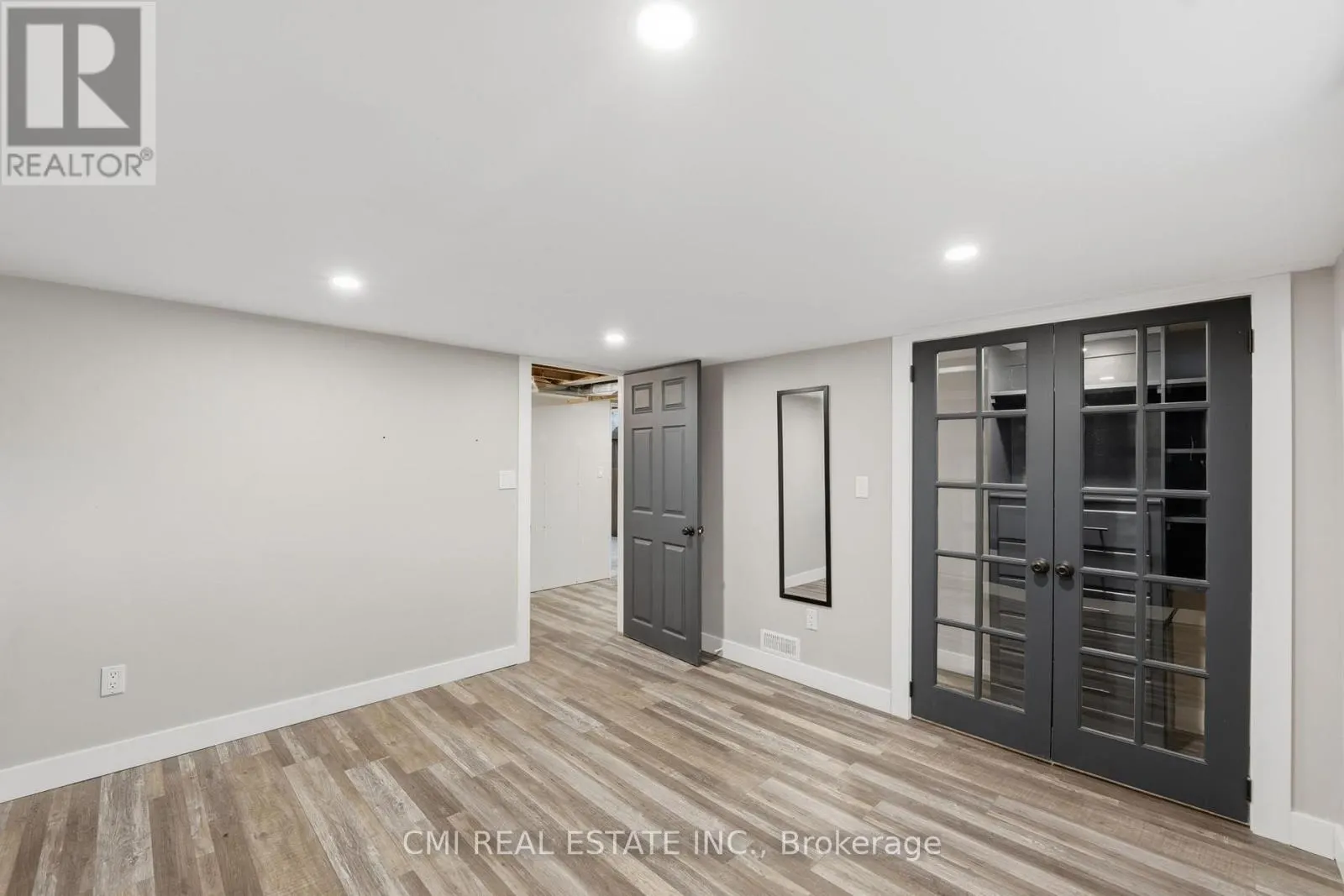 28 RIVER DRIVE