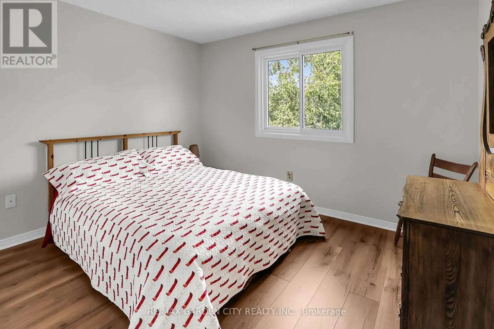 4542 IVY GARDENS CRESCENT