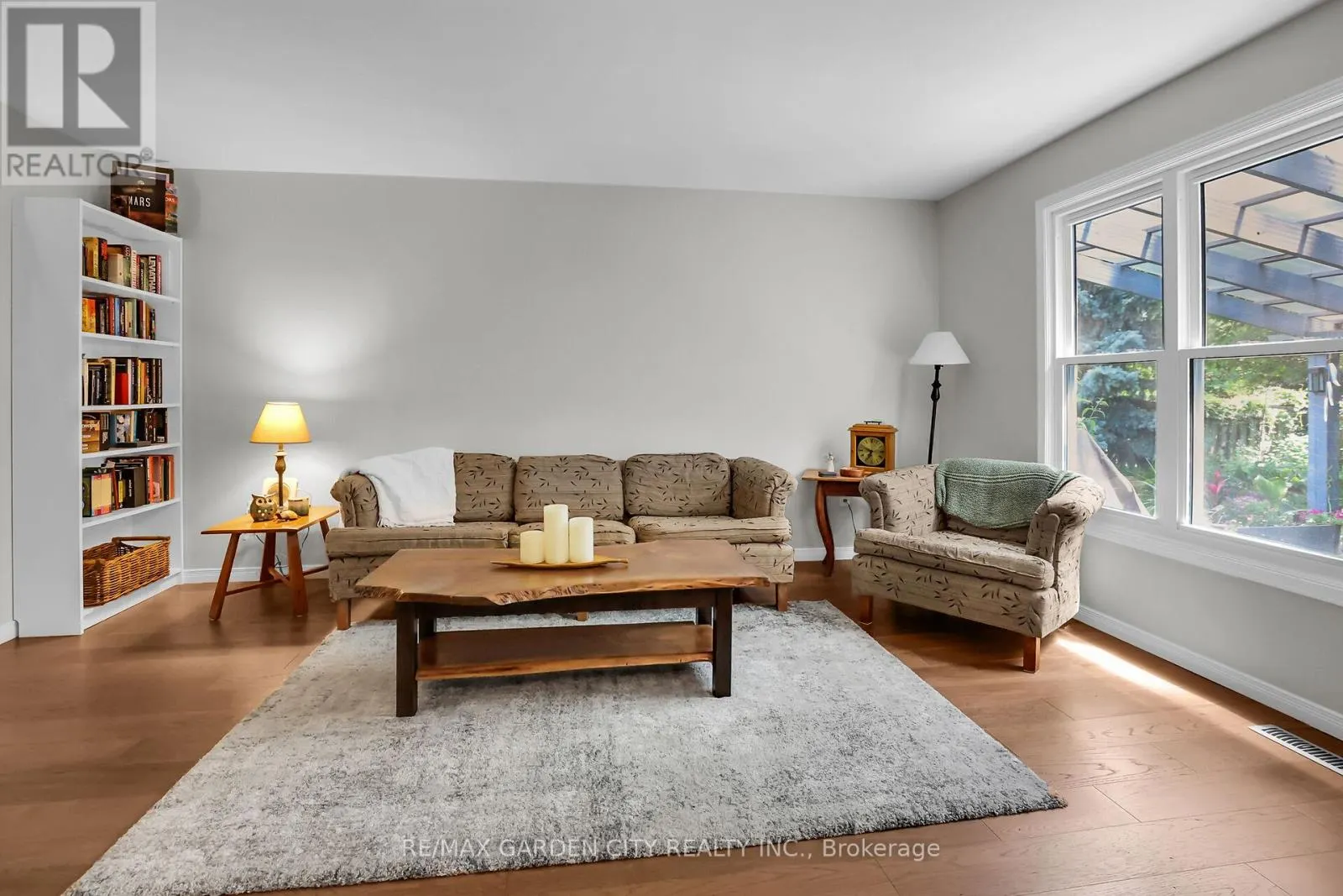 4542 IVY GARDENS CRESCENT