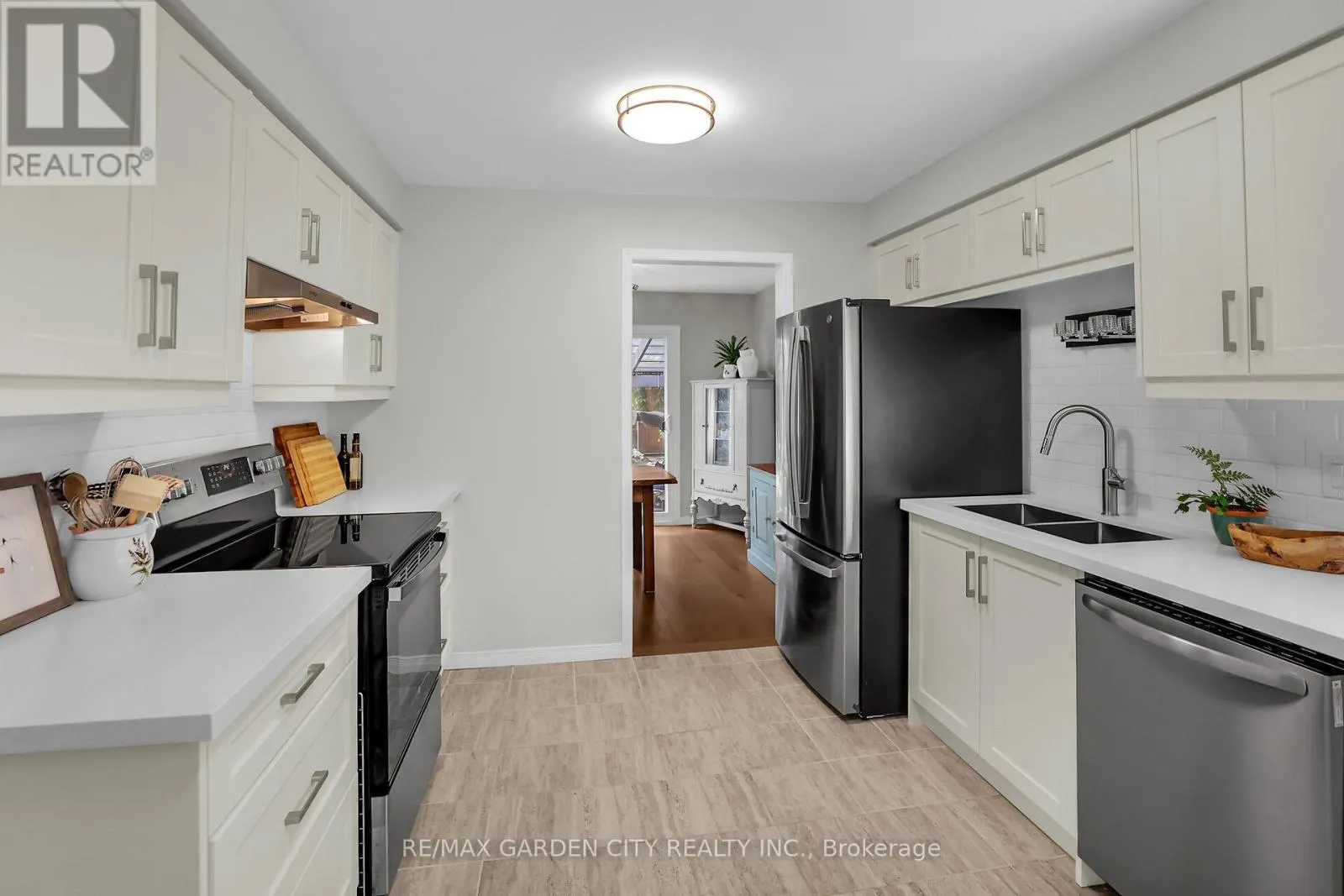 4542 IVY GARDENS CRESCENT