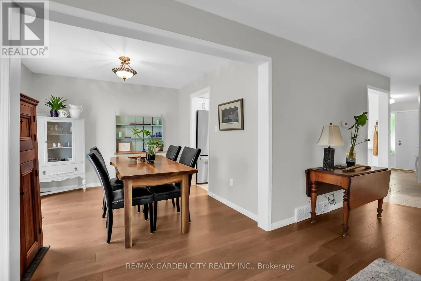4542 IVY GARDENS CRESCENT