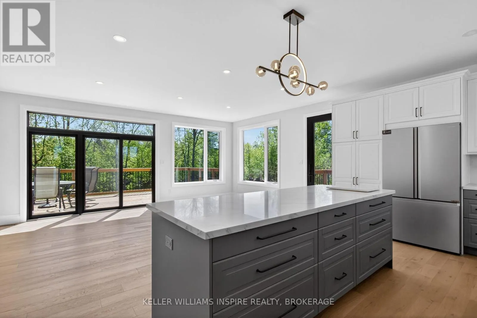 939 SHEFFIELD LANE
