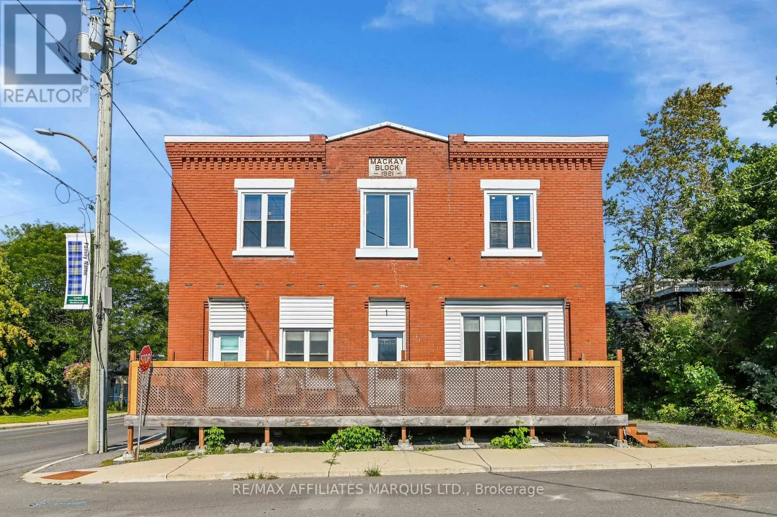 1 MECHANIC STREET E