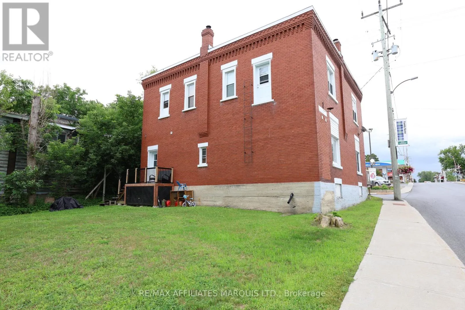 1 MECHANIC STREET E