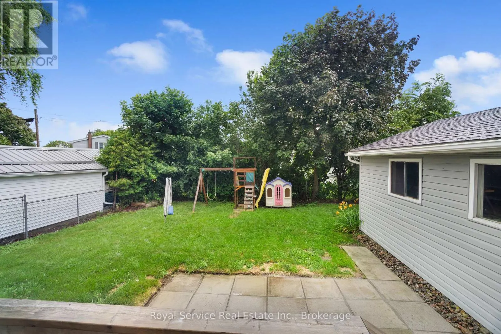 558 BURNHAM STREET