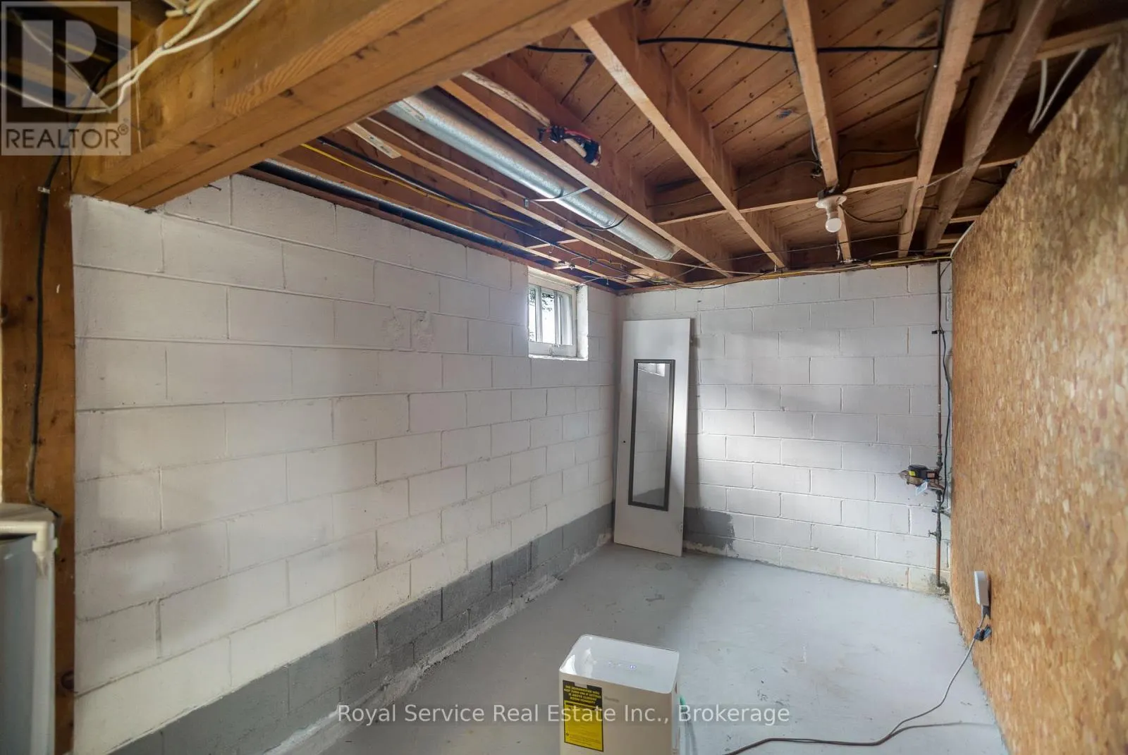 558 BURNHAM STREET