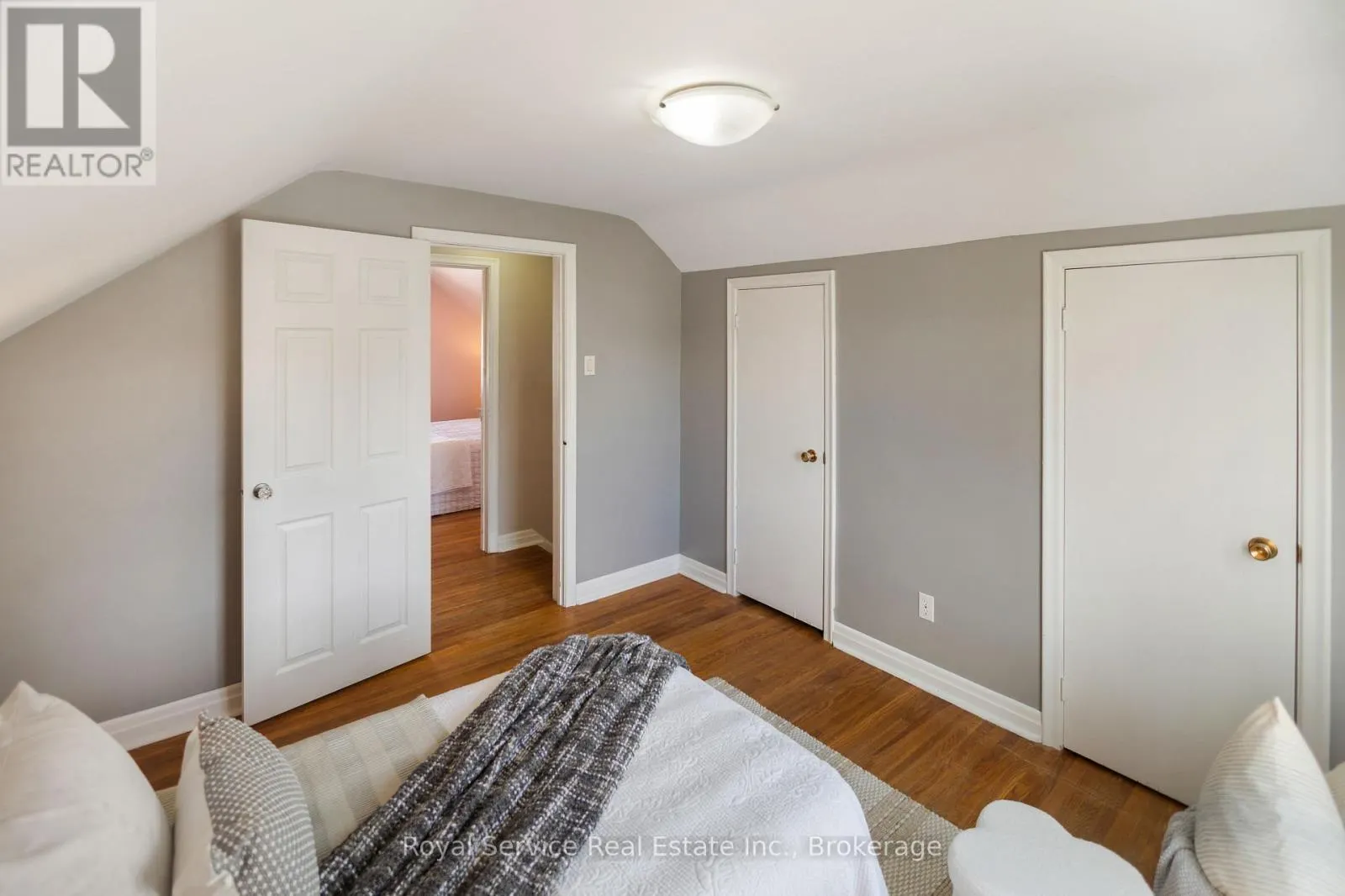 558 BURNHAM STREET