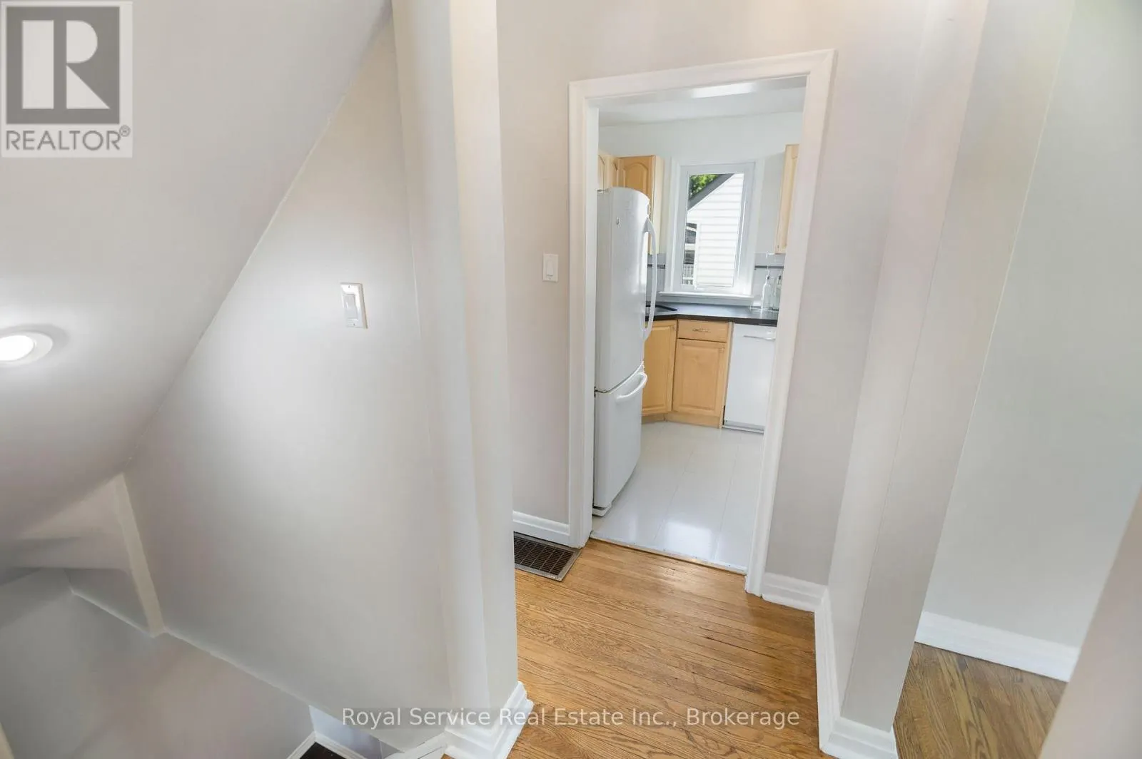 558 BURNHAM STREET