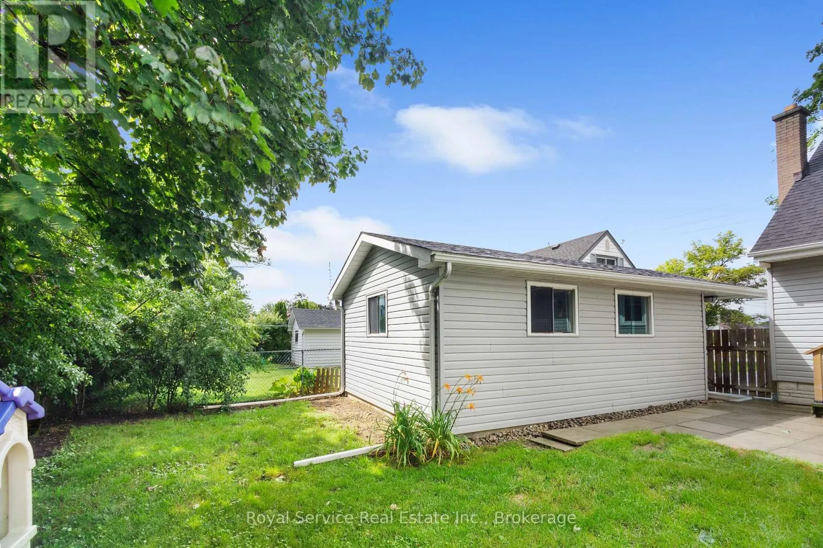 558 BURNHAM STREET