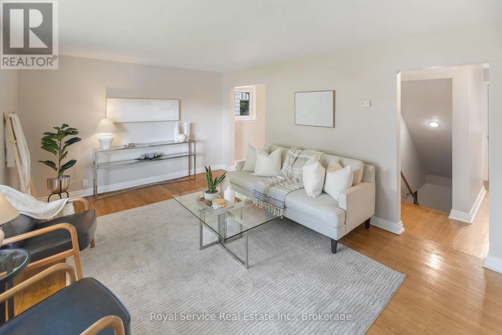 558 BURNHAM STREET