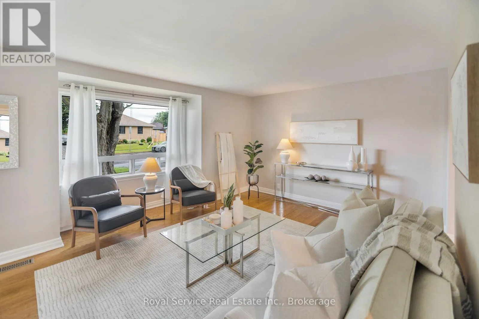 558 BURNHAM STREET