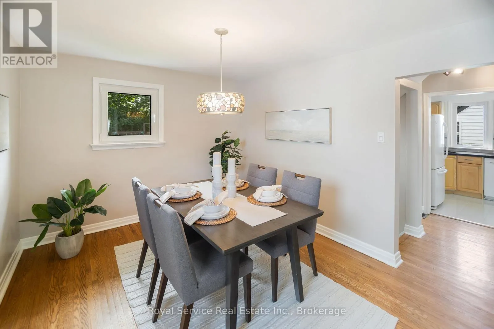558 BURNHAM STREET