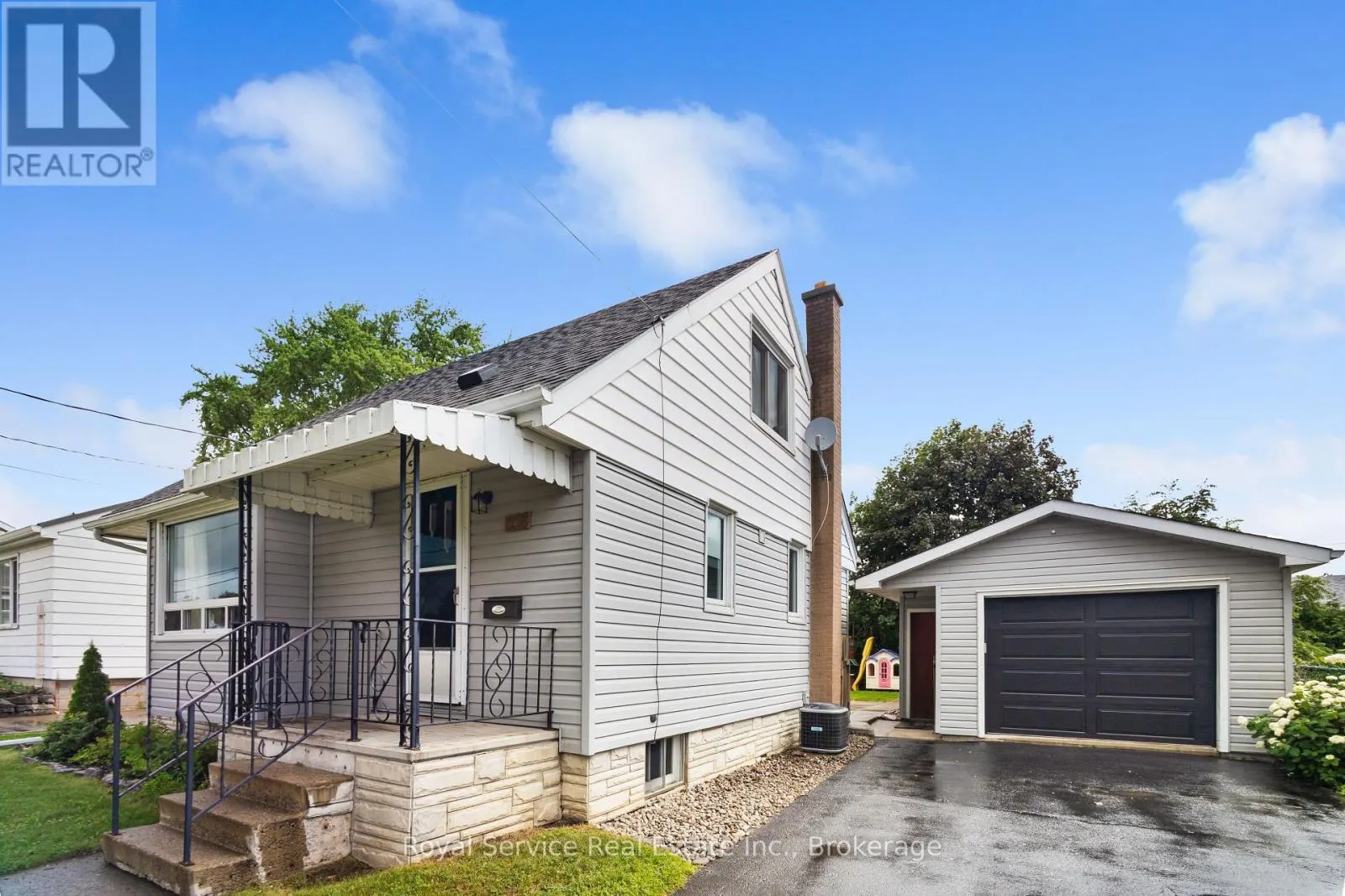 558 BURNHAM STREET