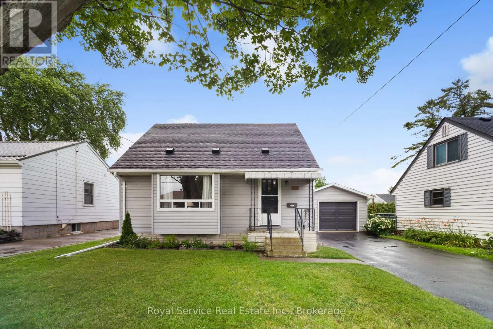 558 BURNHAM STREET
