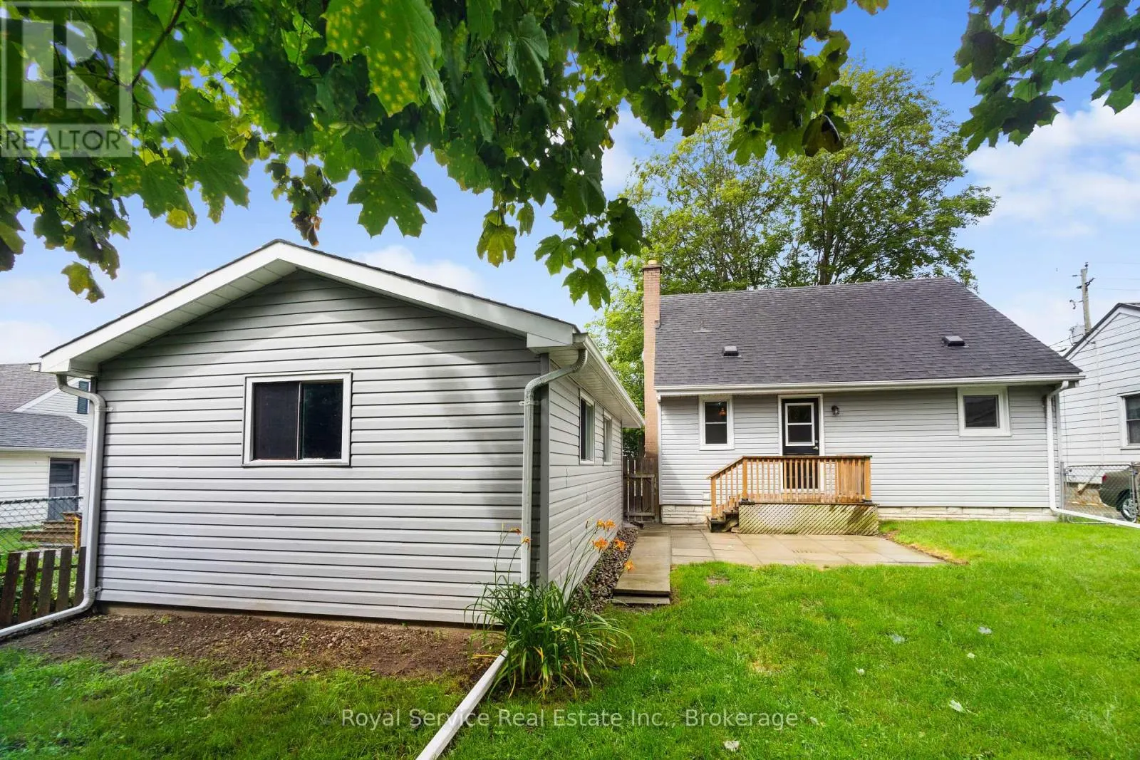 558 BURNHAM STREET
