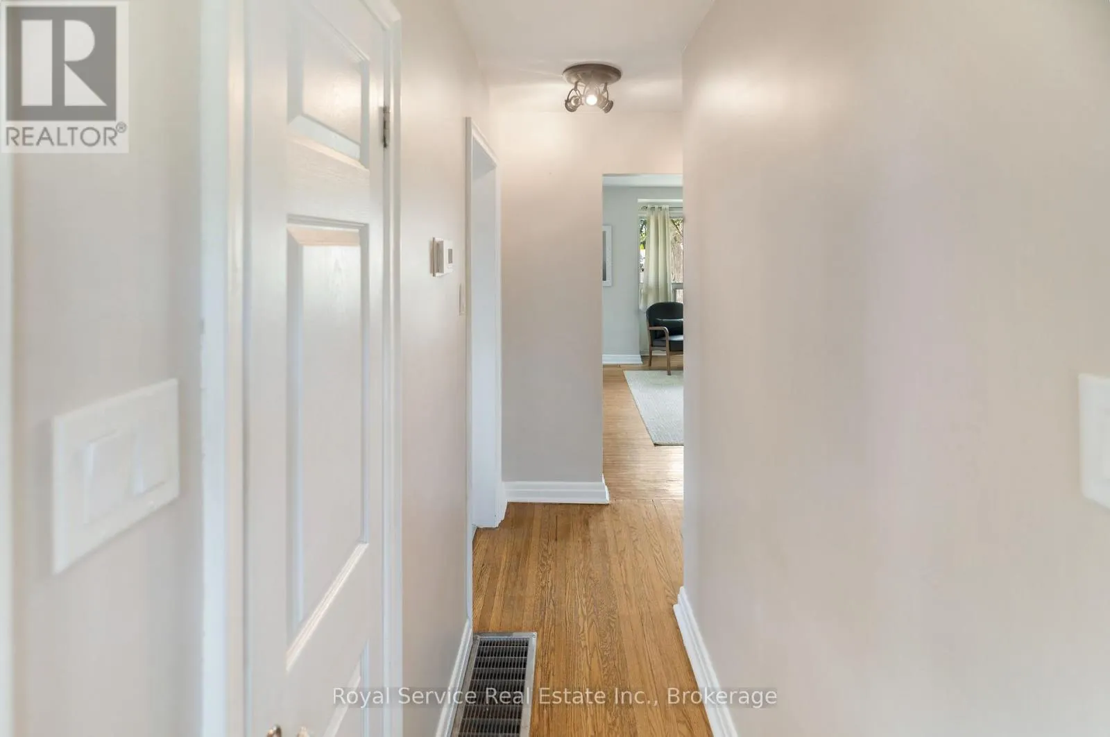 558 BURNHAM STREET