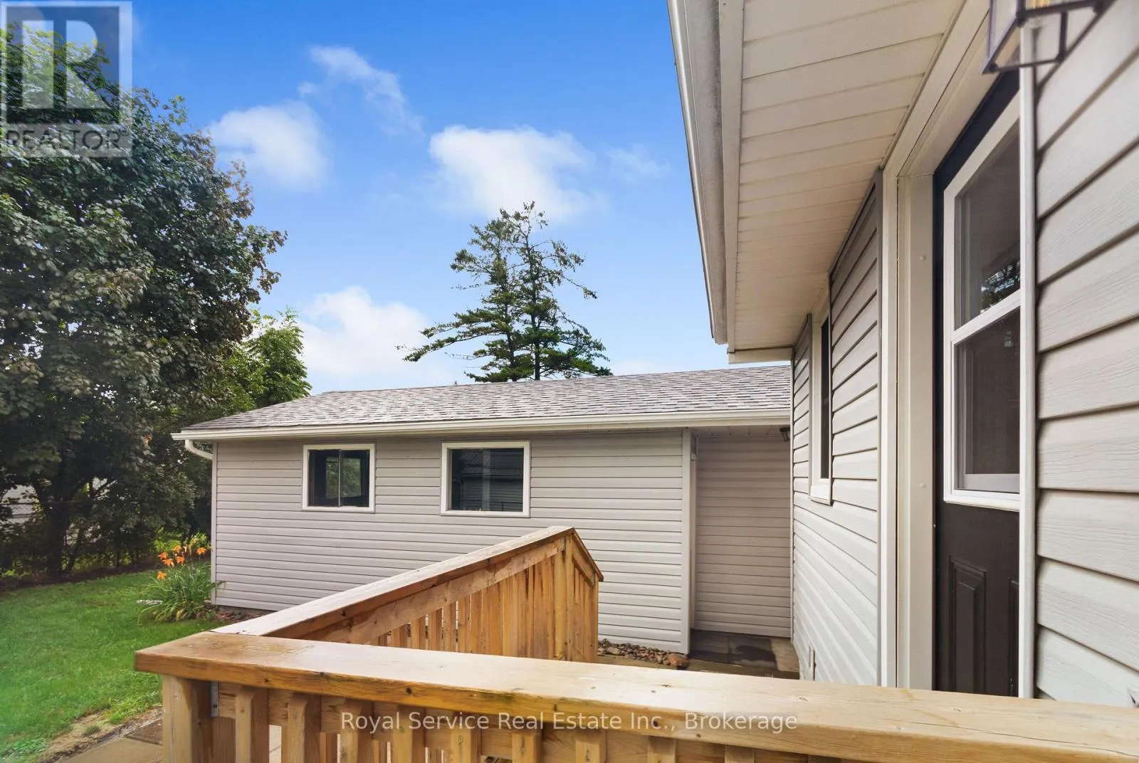 558 BURNHAM STREET