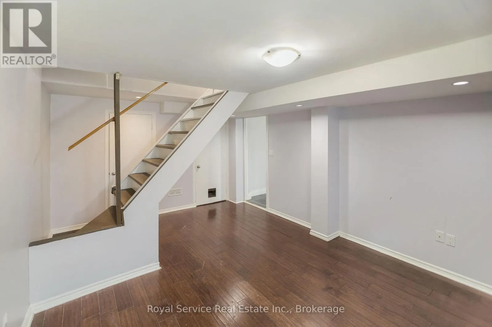 558 BURNHAM STREET