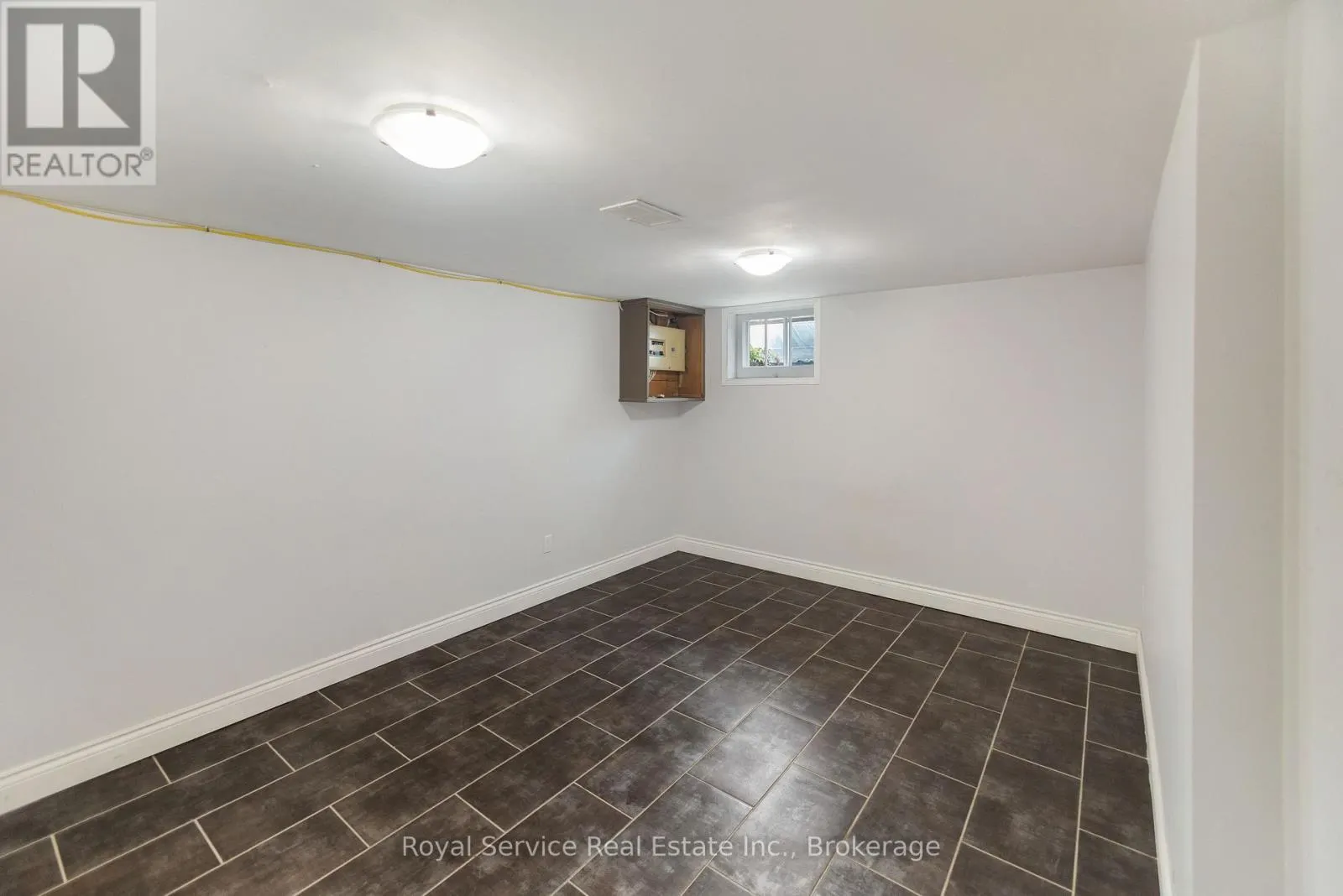 558 BURNHAM STREET