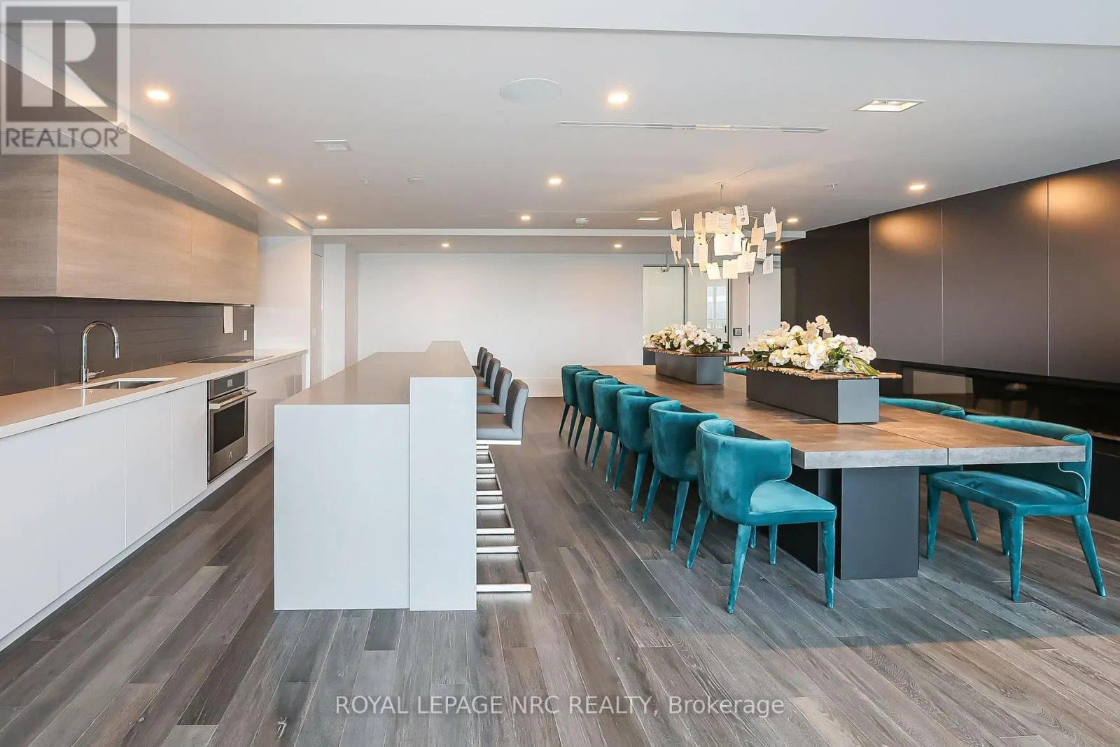 232 - 16 CONCORD PLACE #232