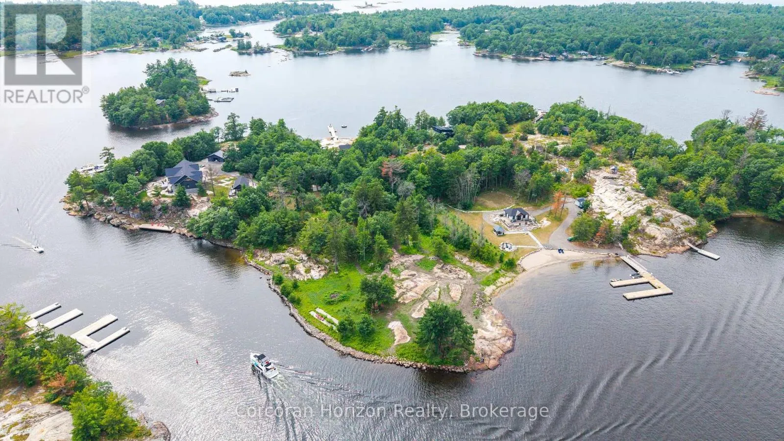 16 ISLAND 810/ROYAL ISLAND