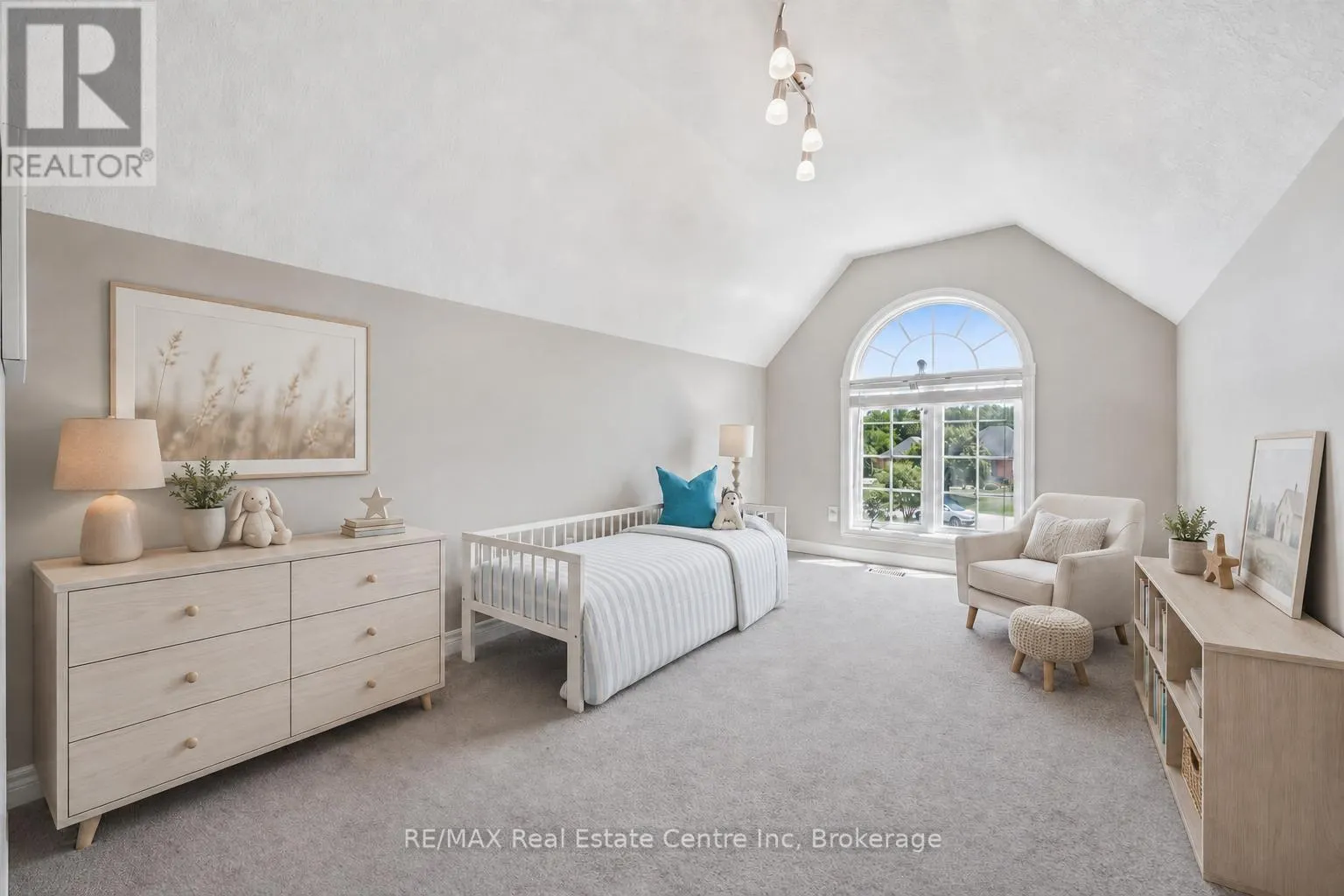 12 TELFER GLEN STREET