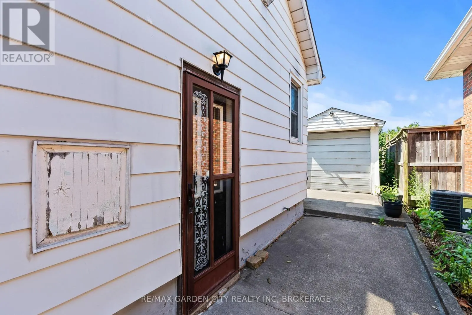 36 ROSE AVENUE
