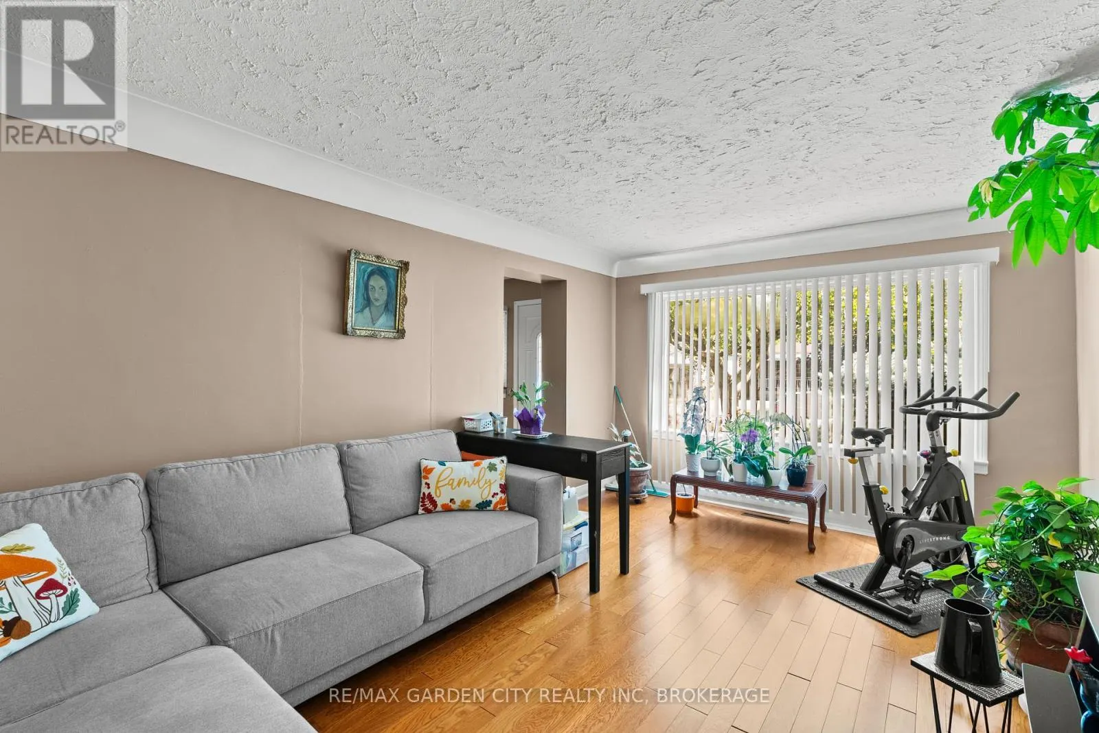 36 ROSE AVENUE