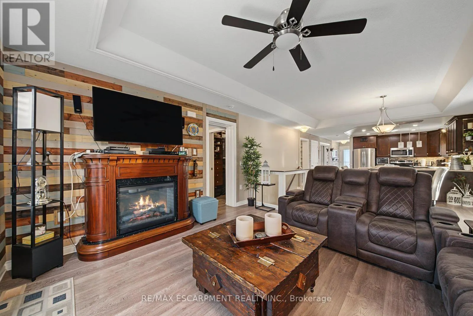 3913 PRIMROSE LANE