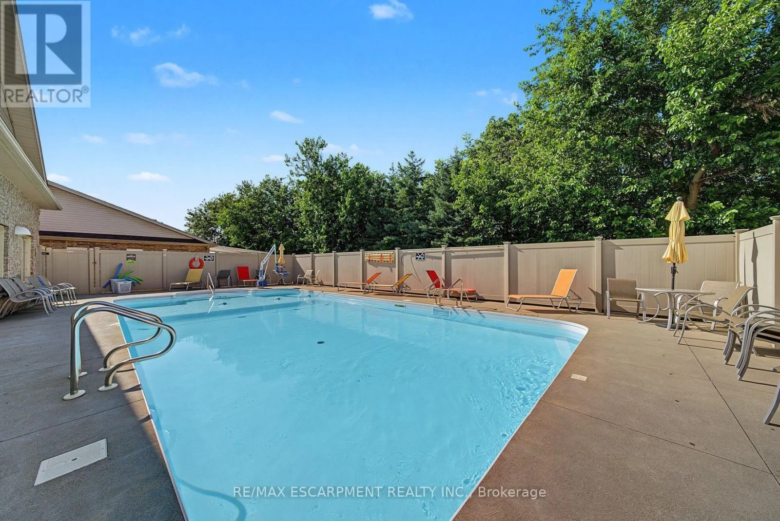 3913 PRIMROSE LANE