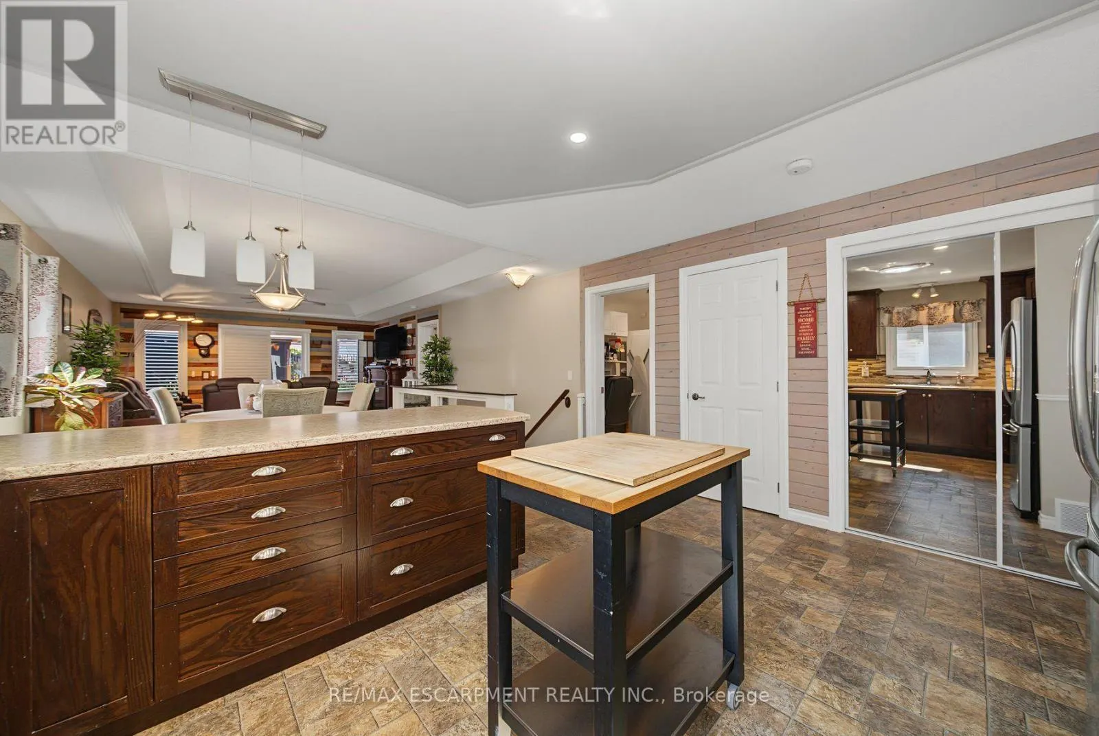 3913 PRIMROSE LANE