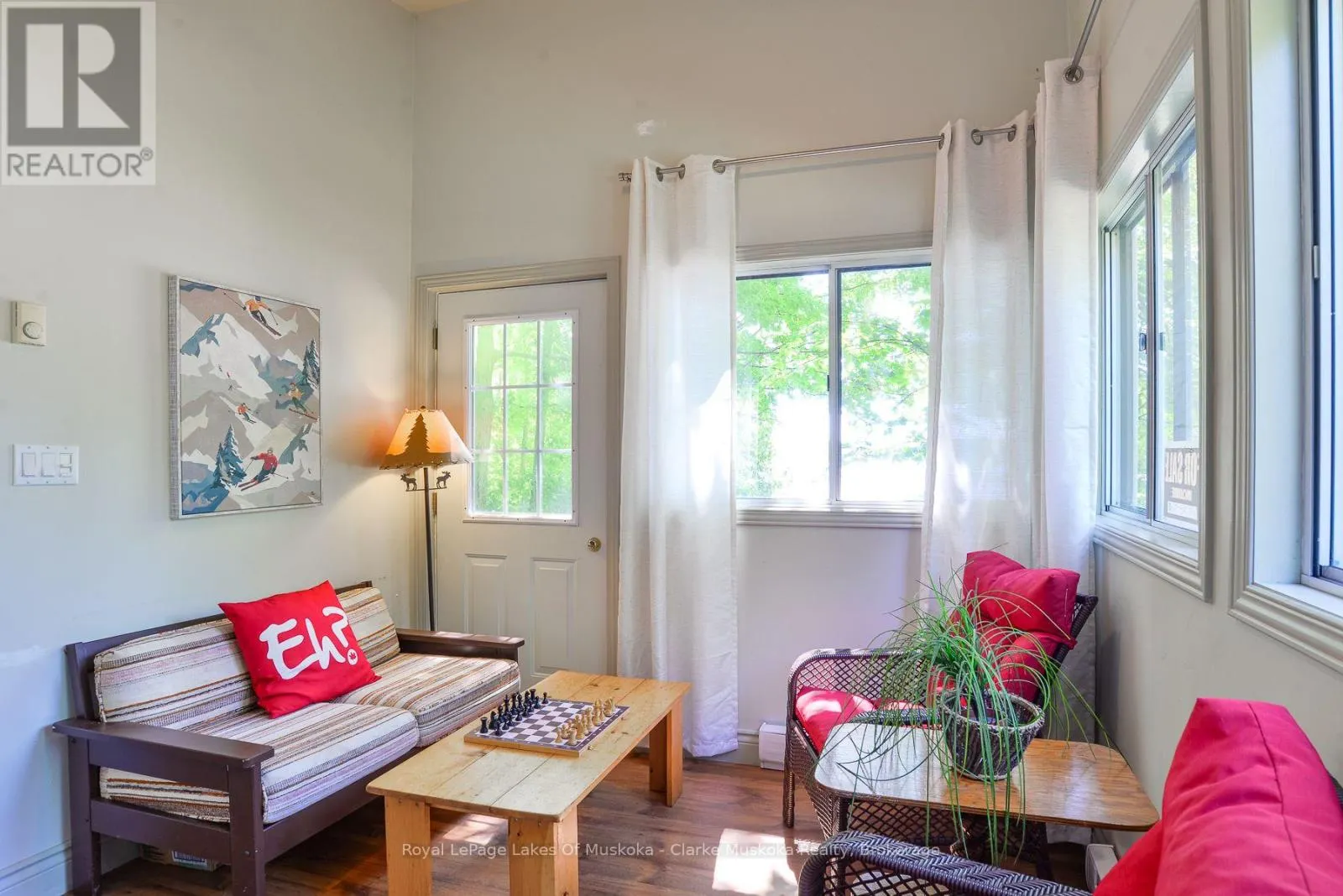 8 - 7 SILVER POINT ROAD #8