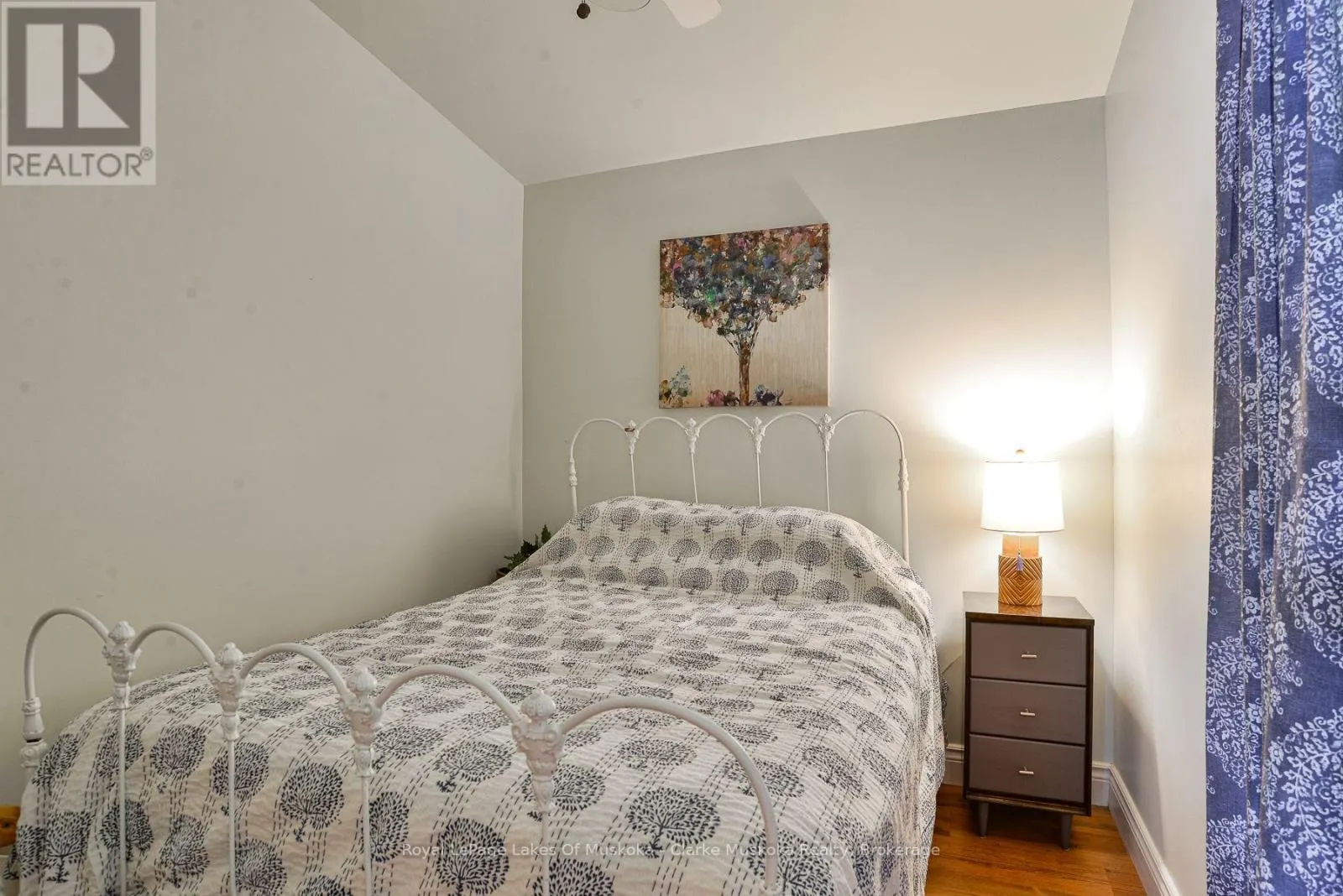 8 - 7 SILVER POINT ROAD #8