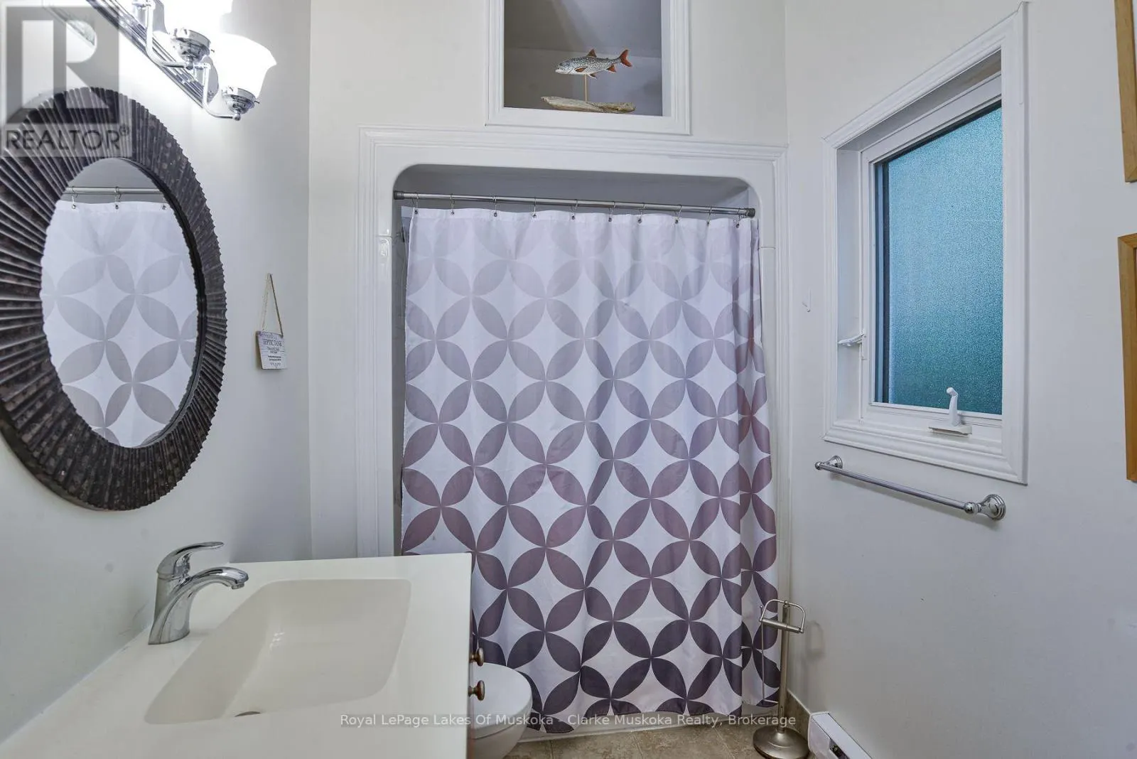 8 - 7 SILVER POINT ROAD #8