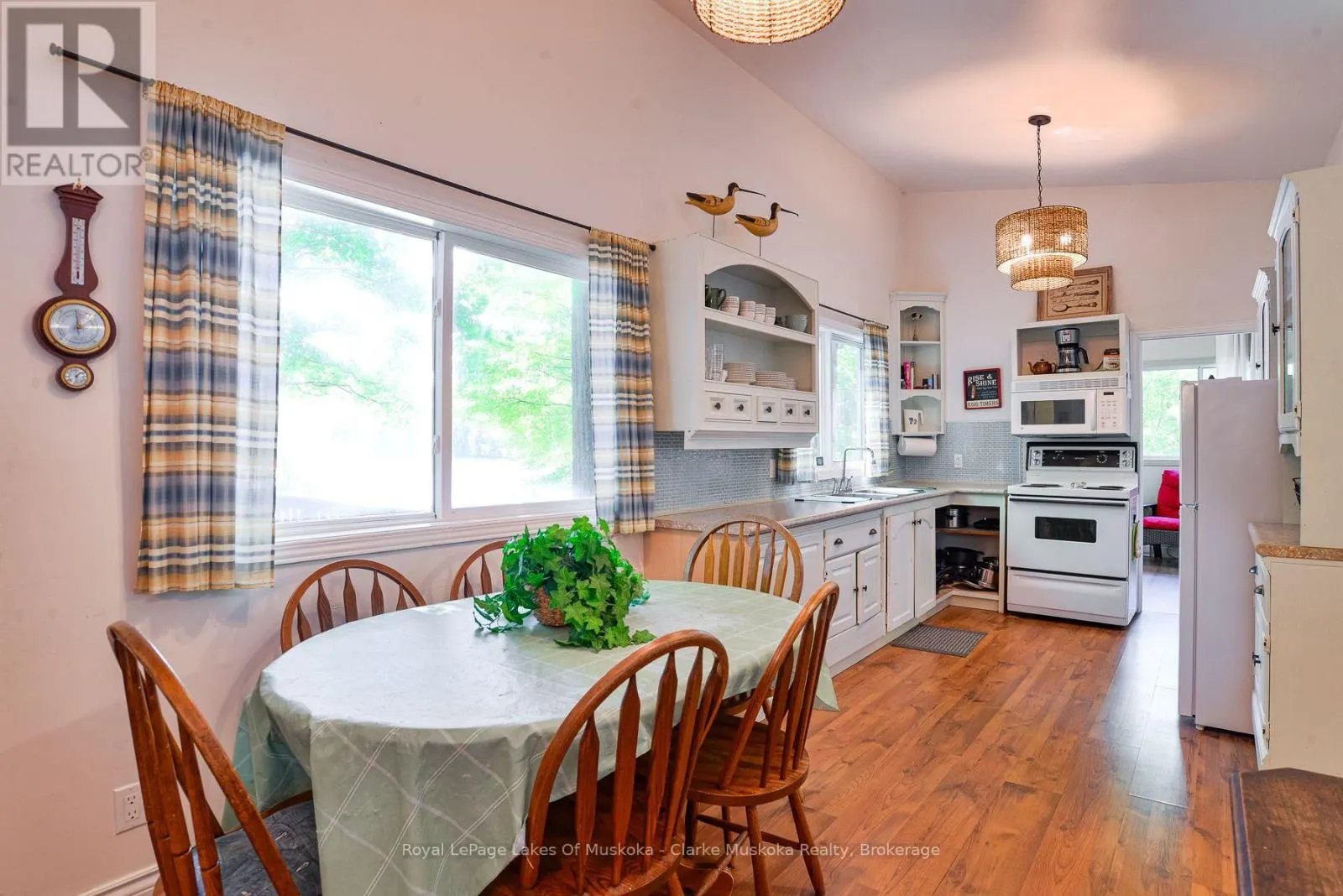 8 - 7 SILVER POINT ROAD #8