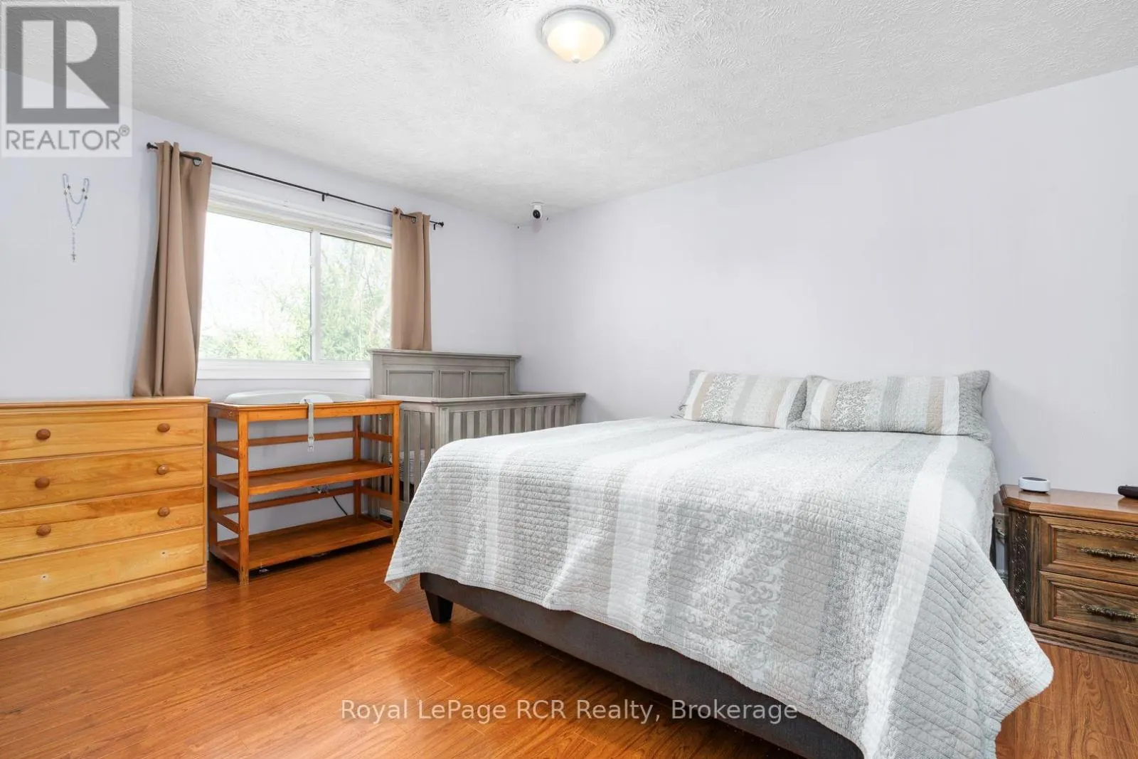 246 16TH AVENUE CRESCENT