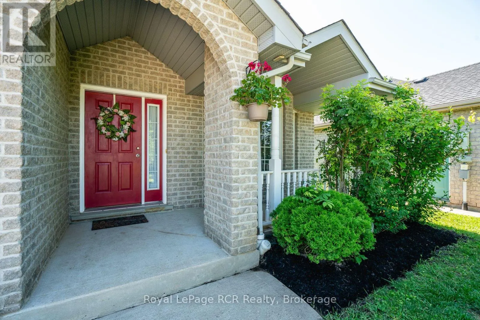 246 16TH AVENUE CRESCENT