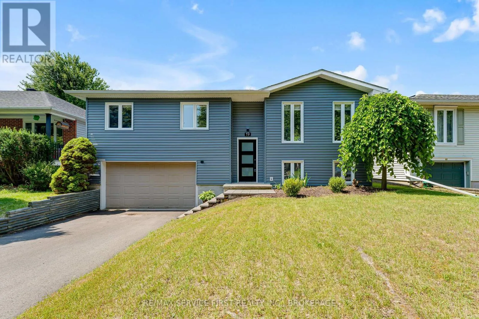 19 HERITAGE DRIVE