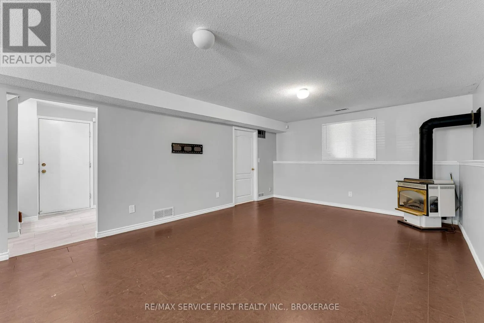 19 HERITAGE DRIVE