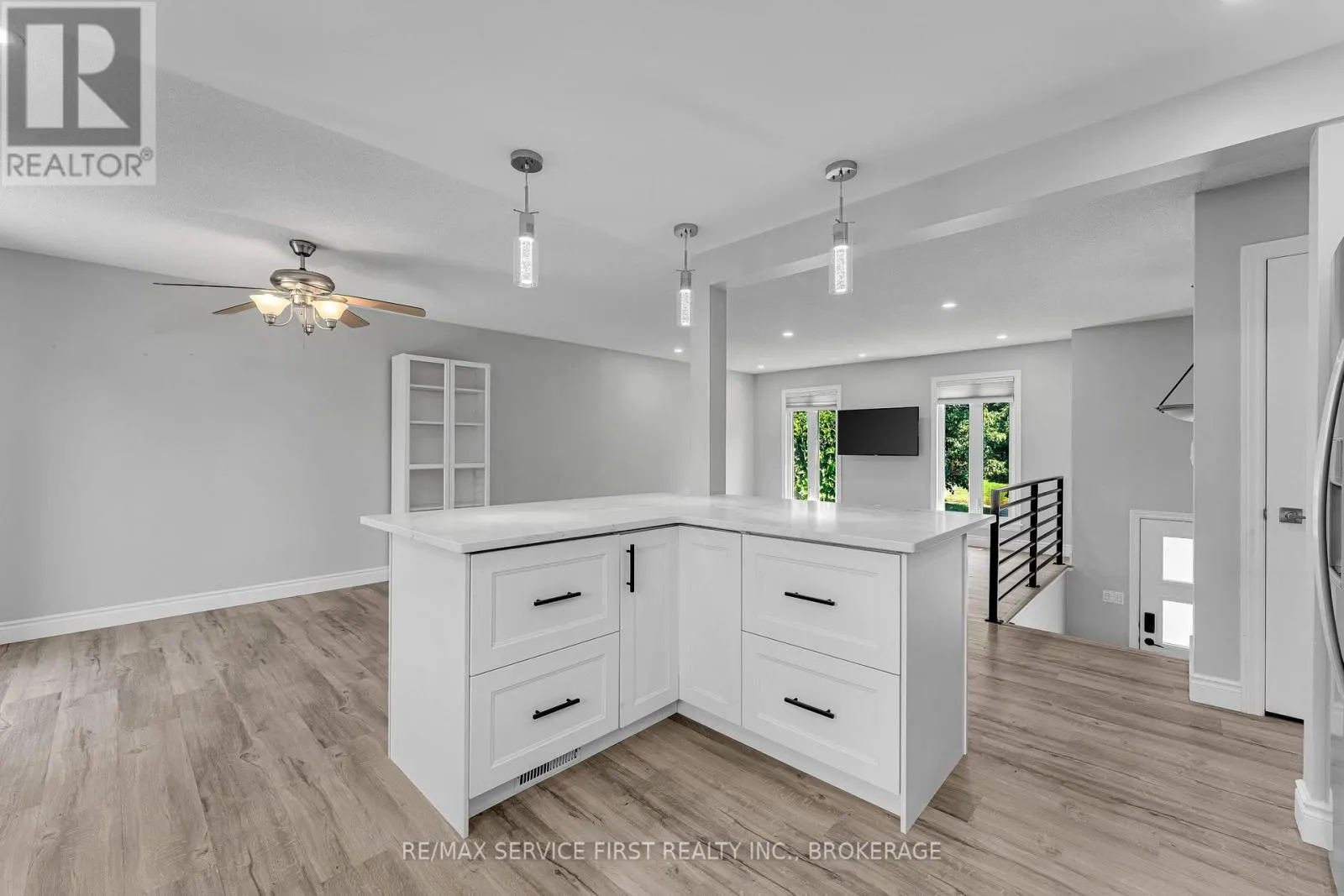 19 HERITAGE DRIVE