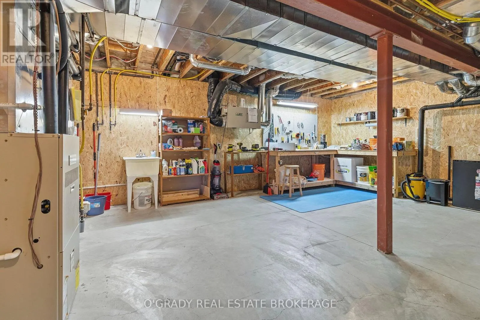 1004 CRESTWOOD DRIVE