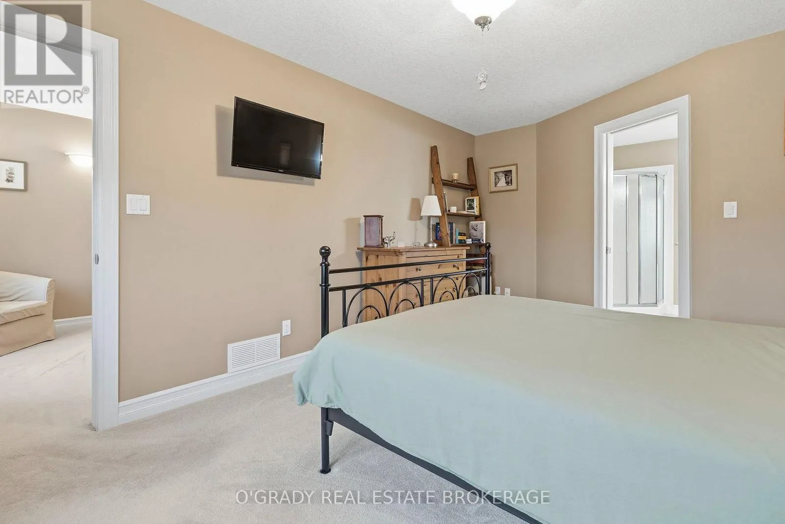 1004 CRESTWOOD DRIVE