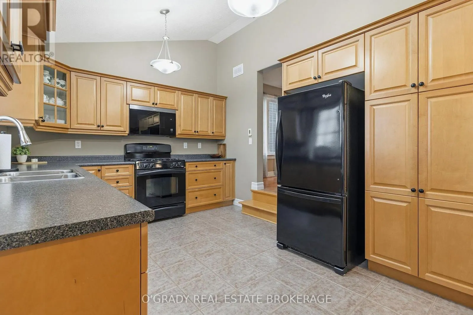 1004 CRESTWOOD DRIVE