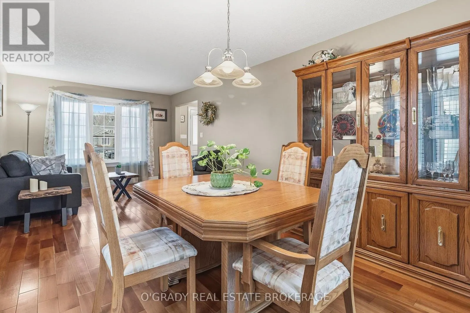 1004 CRESTWOOD DRIVE