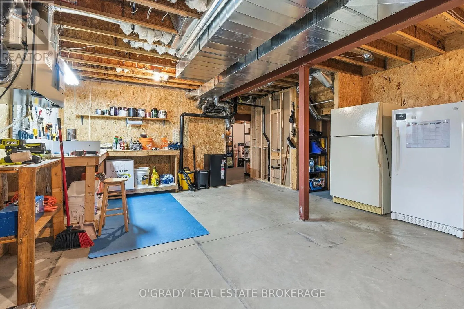 1004 CRESTWOOD DRIVE