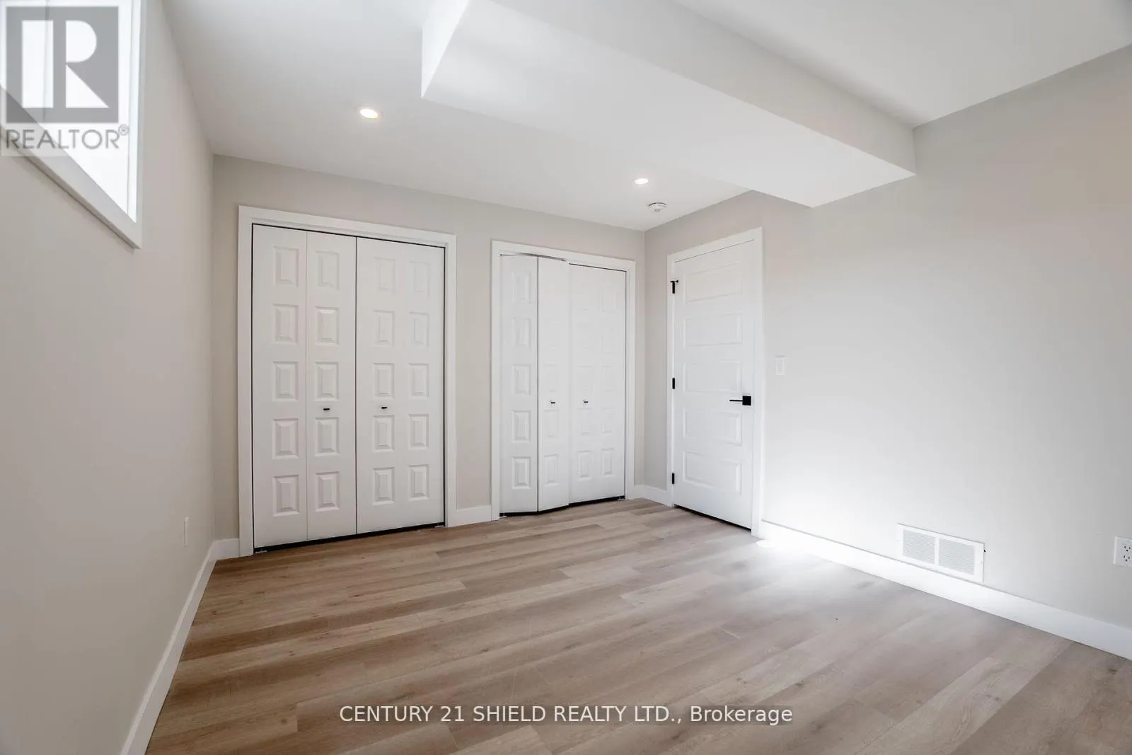 22 ERINDALE LANE